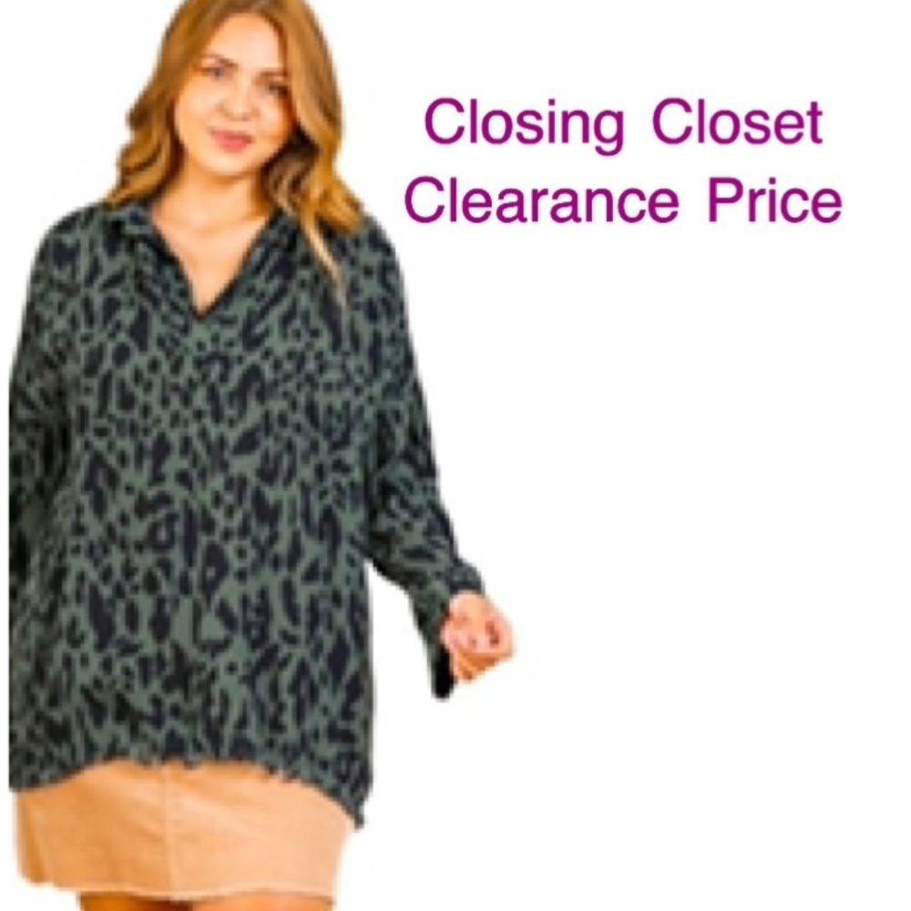 CLEARANCE- Umgee Large Animal Print Long Sleeve V-Neck Tunic